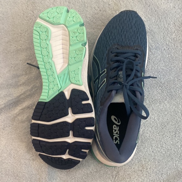 Blue Asics running shoes - Picture 5 of 5